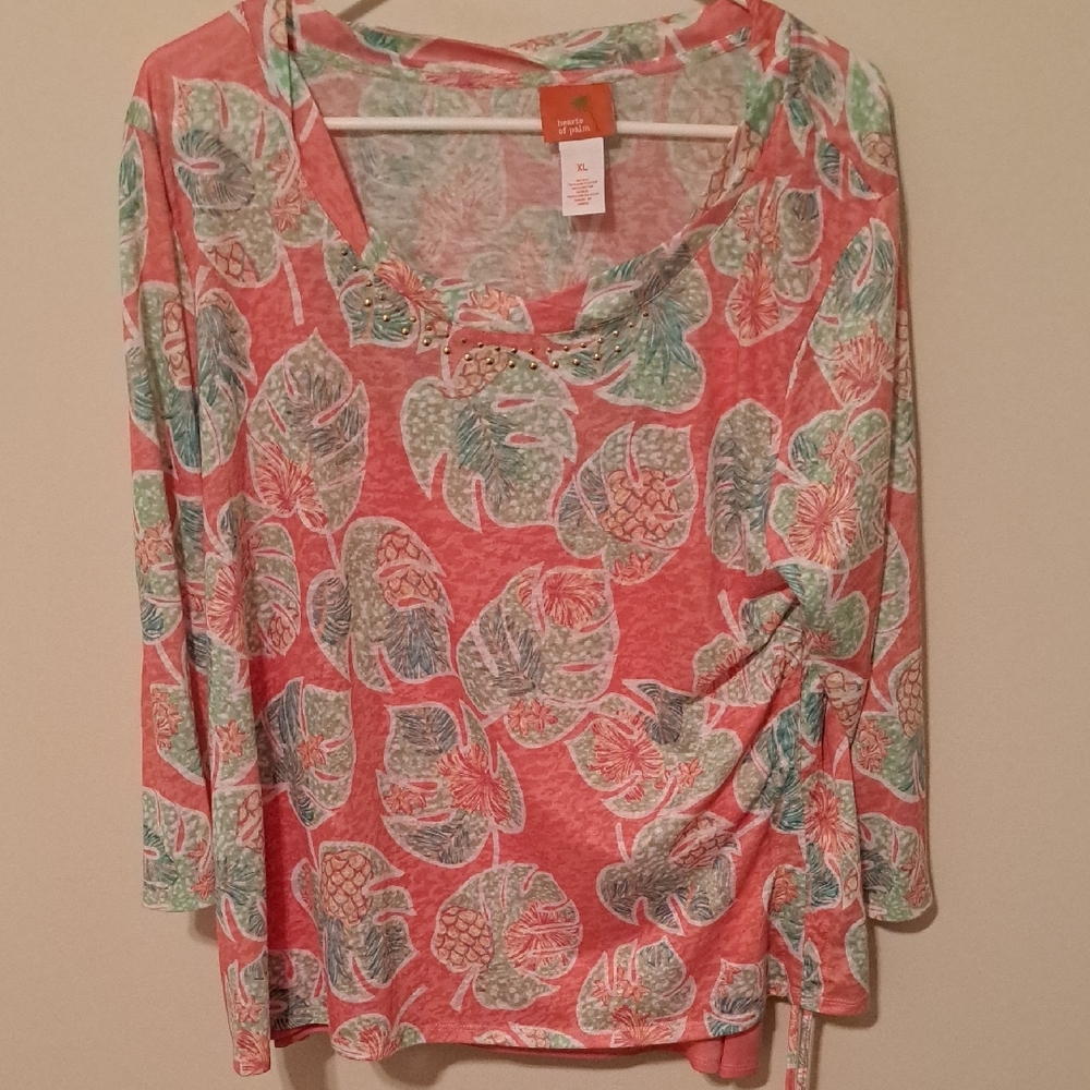 NWOT.  Hearts Of Palm Coral Leaf Print Women's Top.  XL